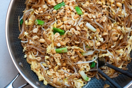 frying pan filled with yuba pad Thai