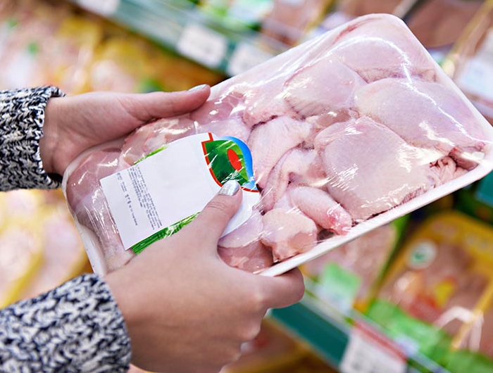 raw chicken in the grocery store