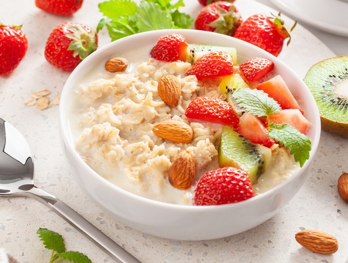 oatmeal with fruit and nuts