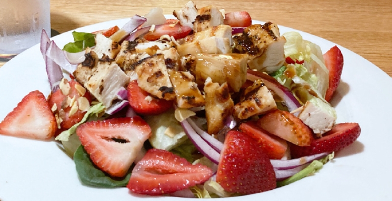 applebees Strawberry Balsamic Chicken Salad